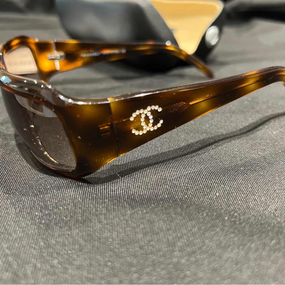 CHANEL Tortise Shell Sunglasses